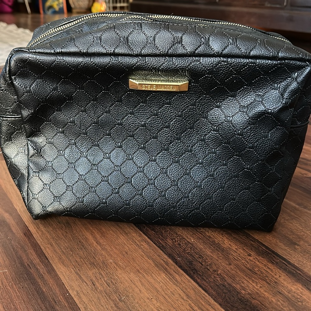 Steve Madden Quilted Black Toiletry Travel Bag - Picture 3 of 9